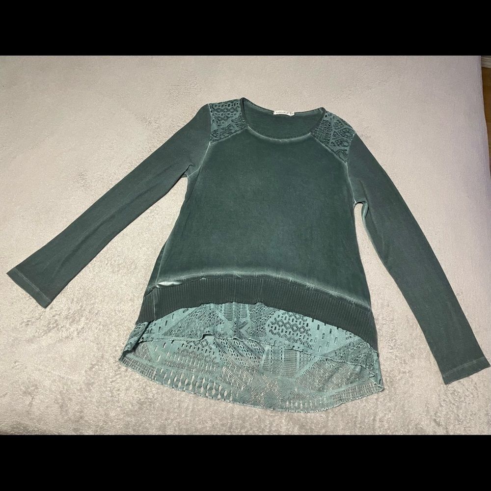 𝅺MALOKA (made in Portugal) gorgeous top size medium. Excellent condition.